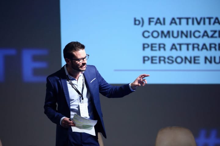 Formatore OSM Real Estate durante una lezione