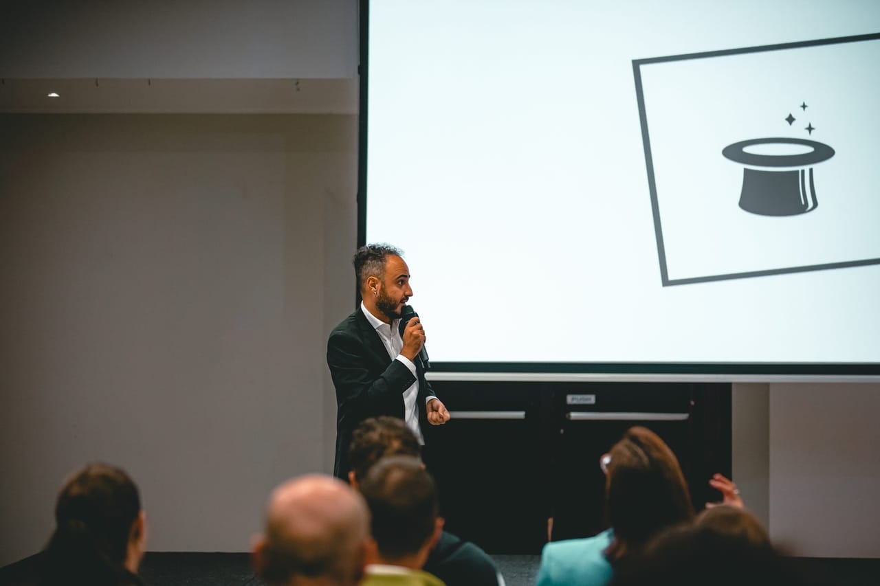 The Marketing Specialist, intervento
