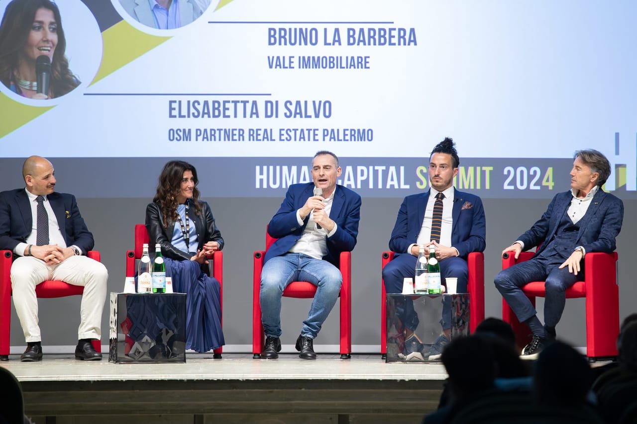 Relatori sul palco dell'Human Capital Summit